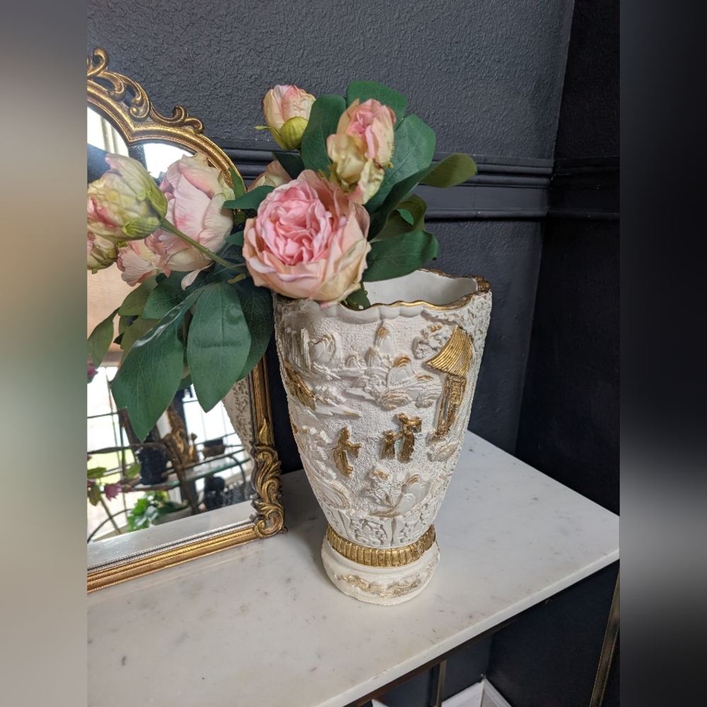 Vintage Ivory w/ Gold Detail Resin/Pottery Vase Urn Vase Asian Landscape 12.5"